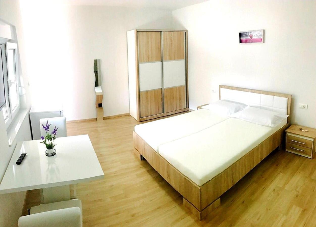 Apartmani Maki Omiš Zewnętrze zdjęcie