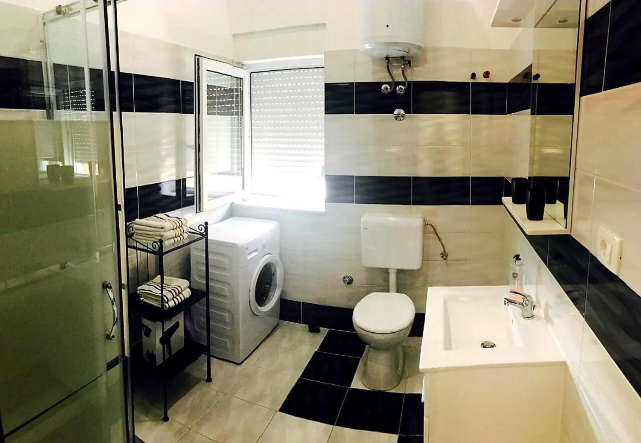 Apartmani Maki Omiš Zewnętrze zdjęcie