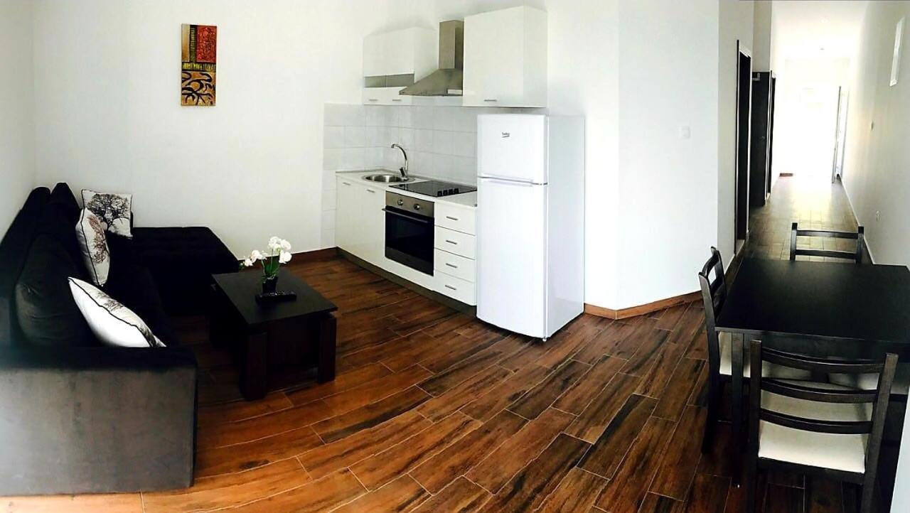 Apartmani Maki Omiš Zewnętrze zdjęcie